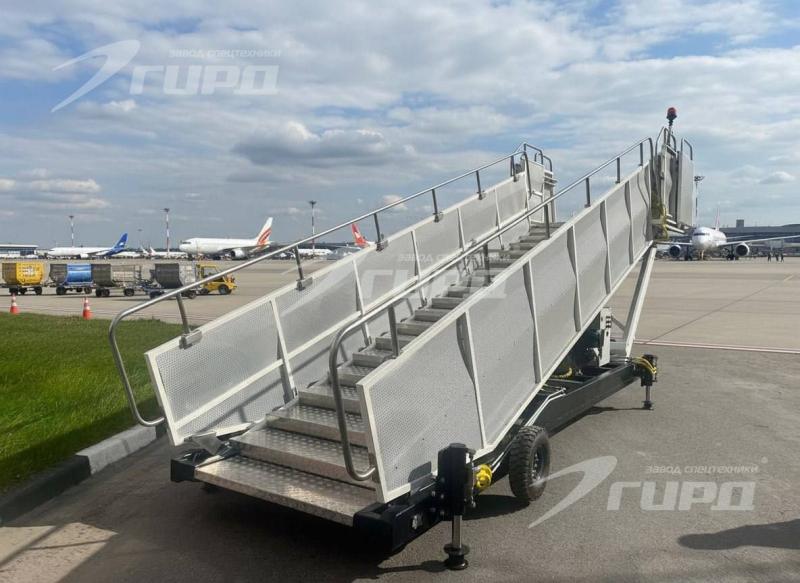 Новая модель спецтехники в аэродромной линейке завода ГИРД